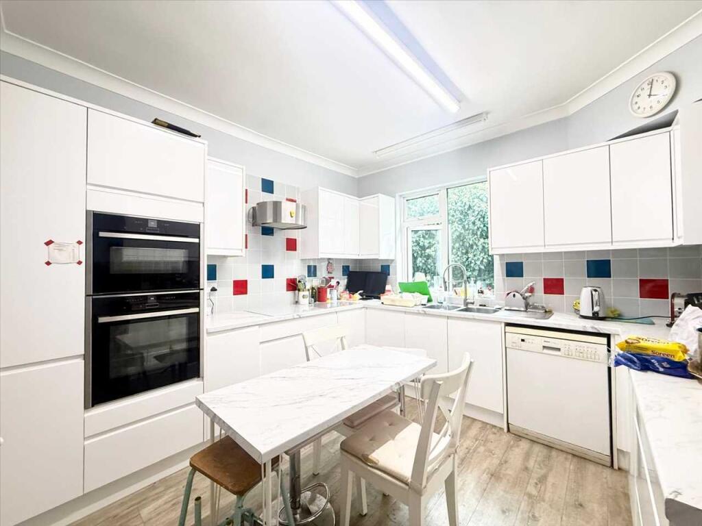 House in Southend-on-Sea - View 5