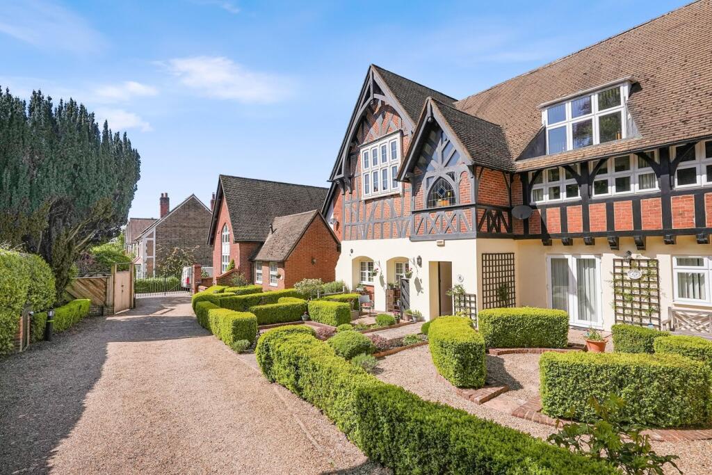 High Street, Nutfield, Redhill, RH1 - View 3