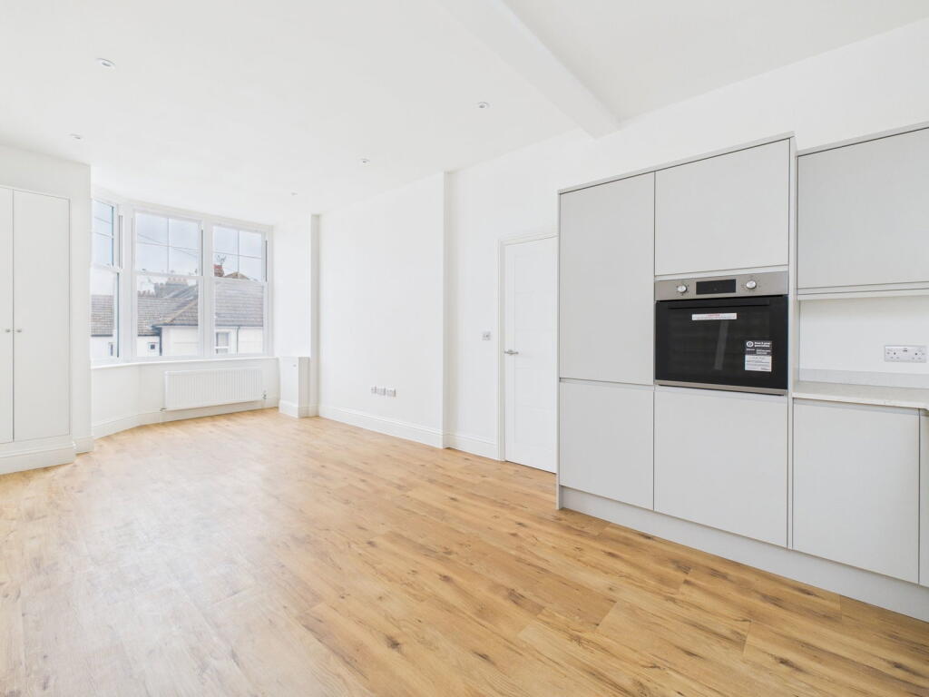 Apartment in Worthing, West Sussex - View 2