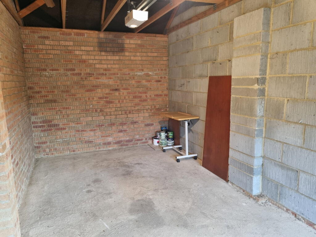 Henley Close, Saxmundham, IP17 1EY photo 2