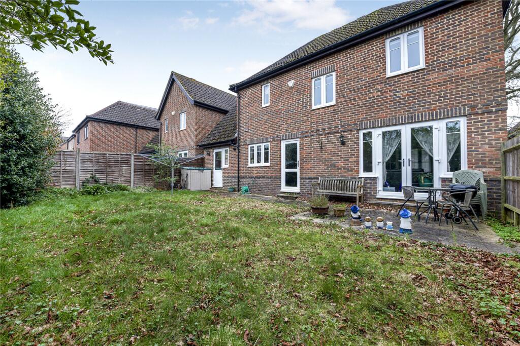 House in Woking, Knaphill - View 5