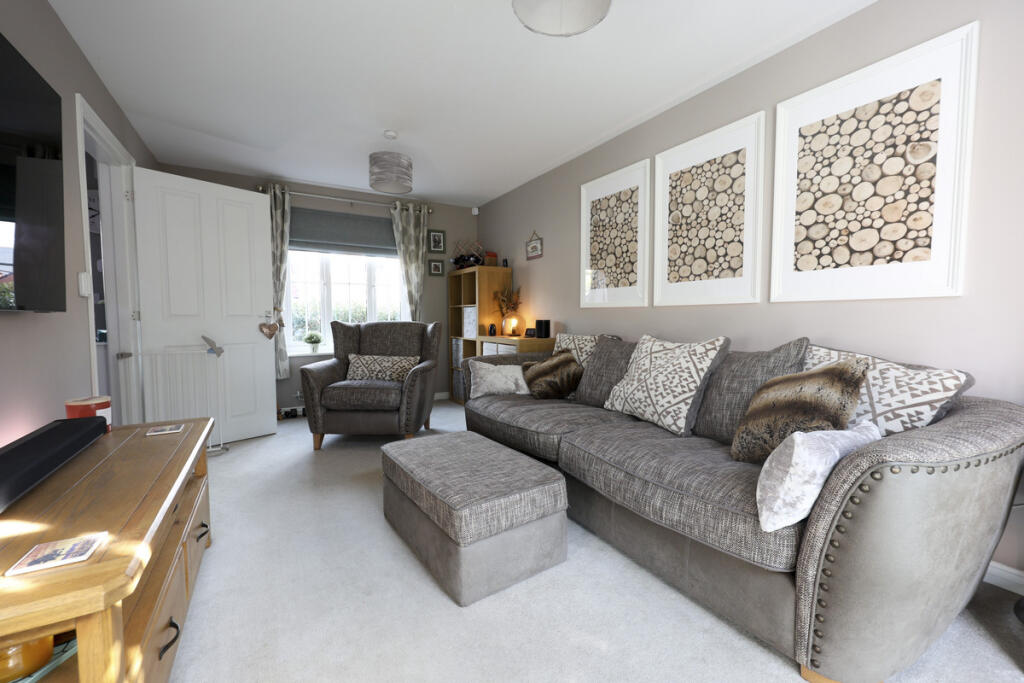 House in Hemel Hempstead, Berryfields - View 2