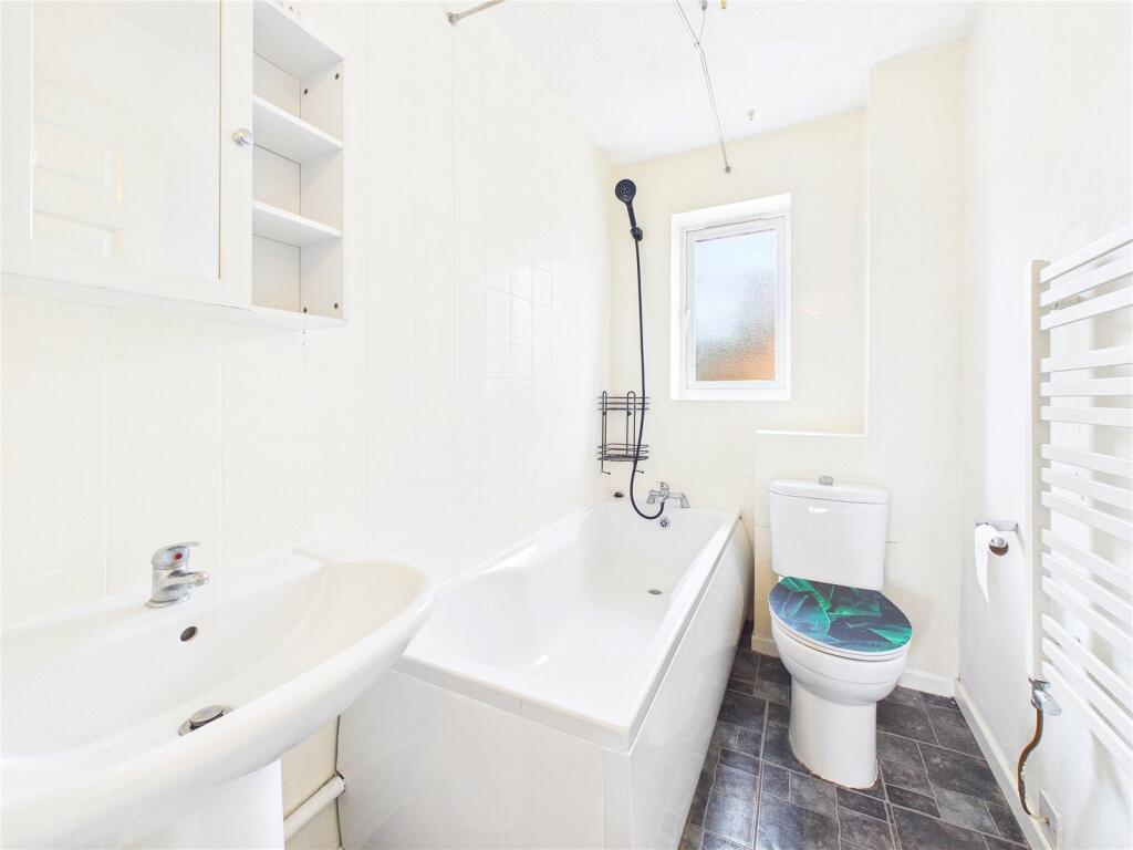 House in Wychavon, Westlands, Droitwich Spa - More