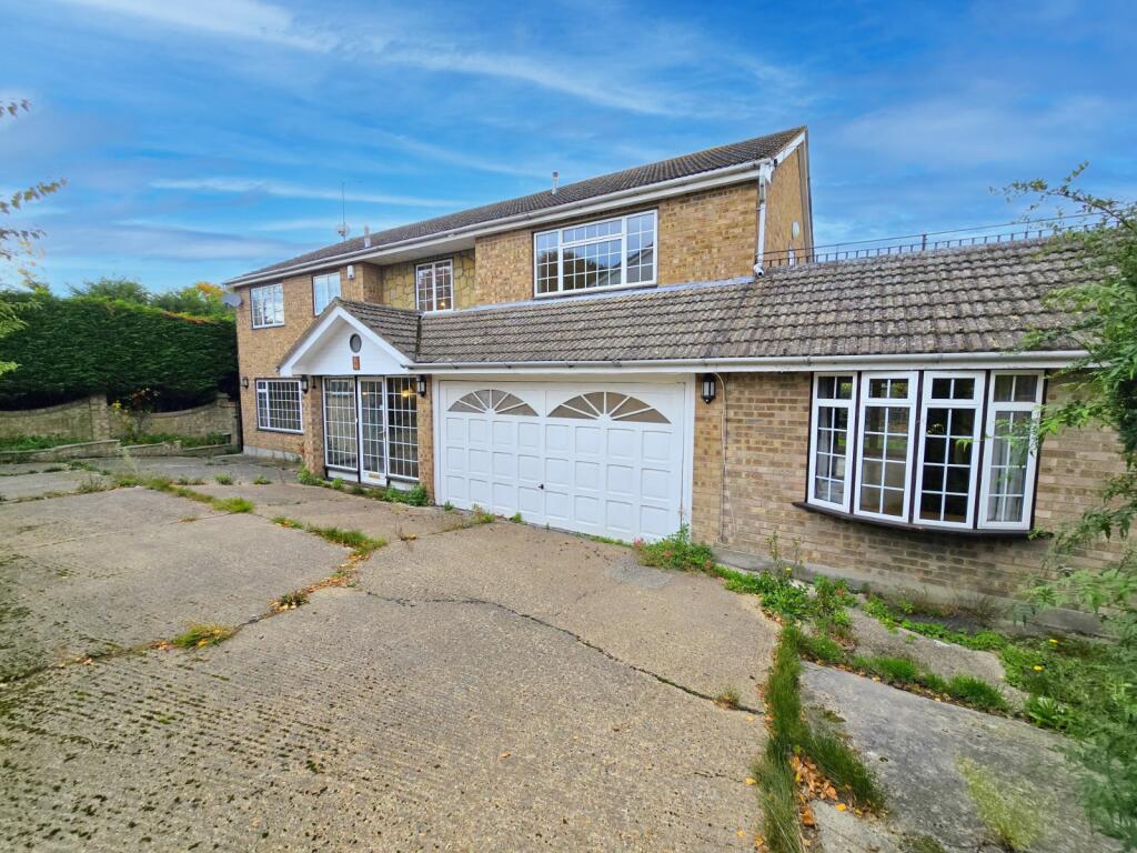 Main image of property: Silvertree Close, Hockley, Essex, SS5