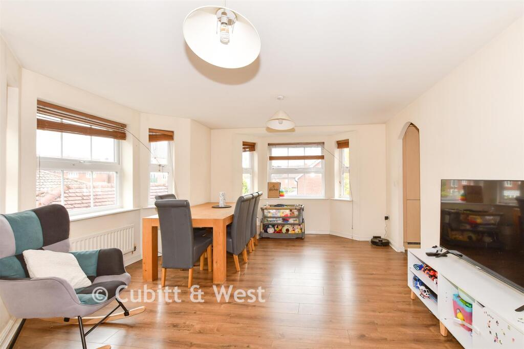 Apartment in Crawley, Maidenbower, Worth - View 4