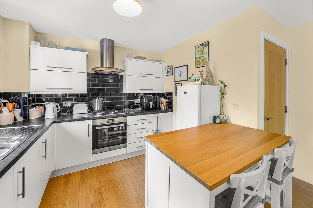 Cheshire Close, Newton-Le-Willows, WA12 photo 4
