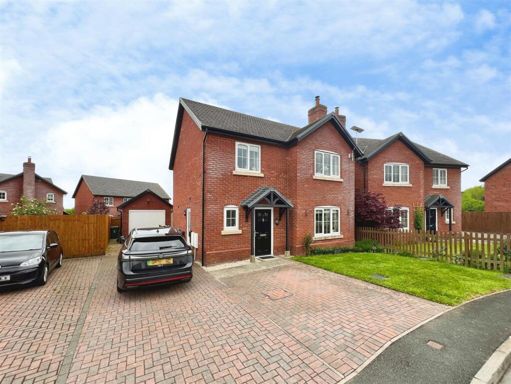 4-bed detached on The Farrs, Dorrington, Shrewsbury, £400,000