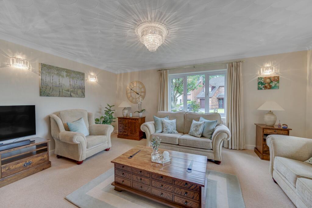 House in Congleton, West Heath - More
