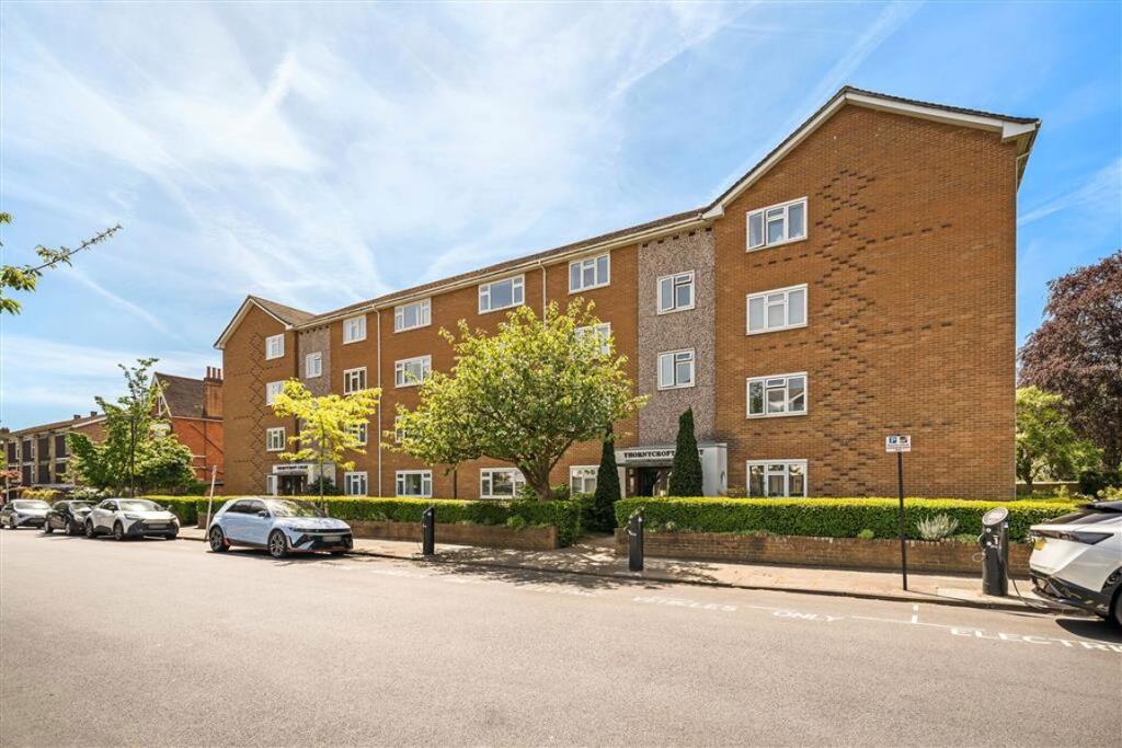 Main image of property: Kew Road, Kew