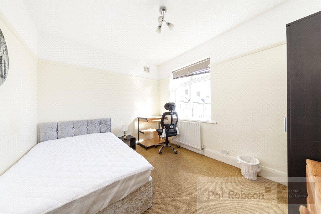 Apartment in Newcastle upon Tyne - View 3