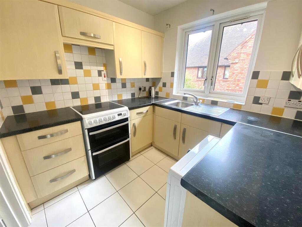 Apartment in Epping Forest, Waltham Abbey - More