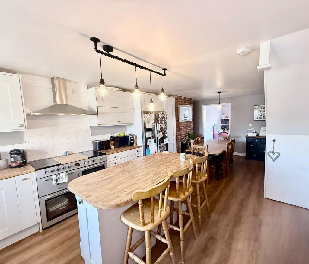 Ubbeston Way, Lowestoft, NR33 7HG photo 4