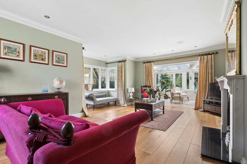 House in Knotty Green, Beaconsfield New Town, Beaconsfield - View 5