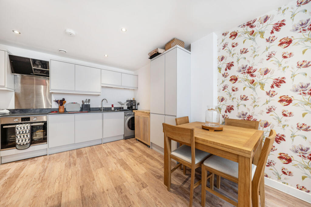 Apartment in Reading - View 4