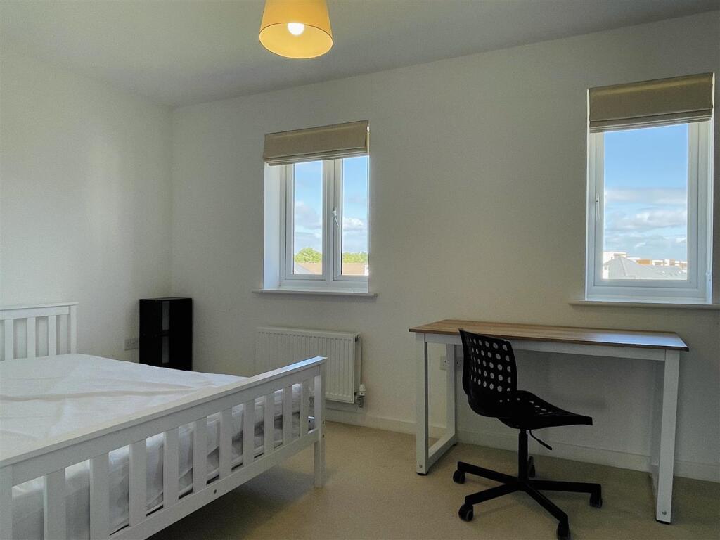 6 bedroom town house for rent