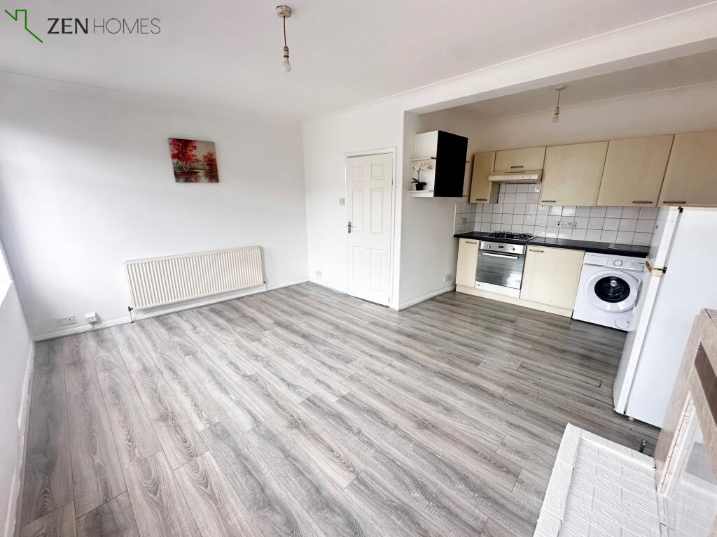 Apartment in Enfield, Enfield Highway, Southbury - View 4