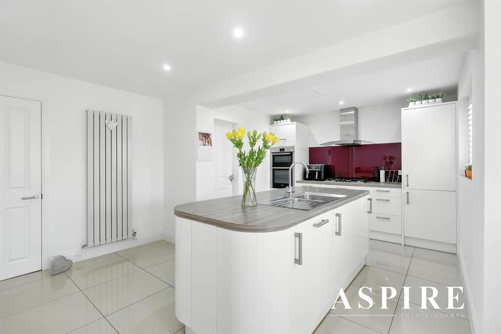 Althorne Close, Basildon photo 3