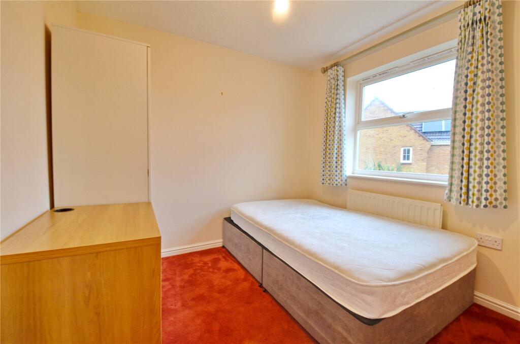 6 bedroom semi-detached house for rent