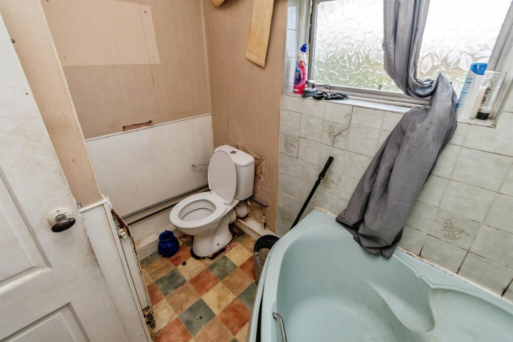 House in Walsall, West Midlands - More