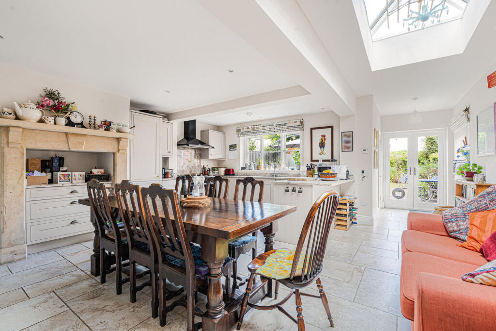 House in Gloucester - View 3