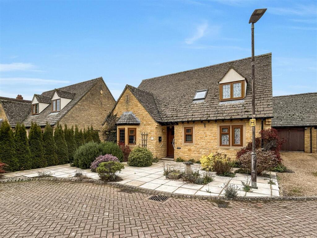 3-bed detached on Bearcroft Gardens, Mickleton, £525,000