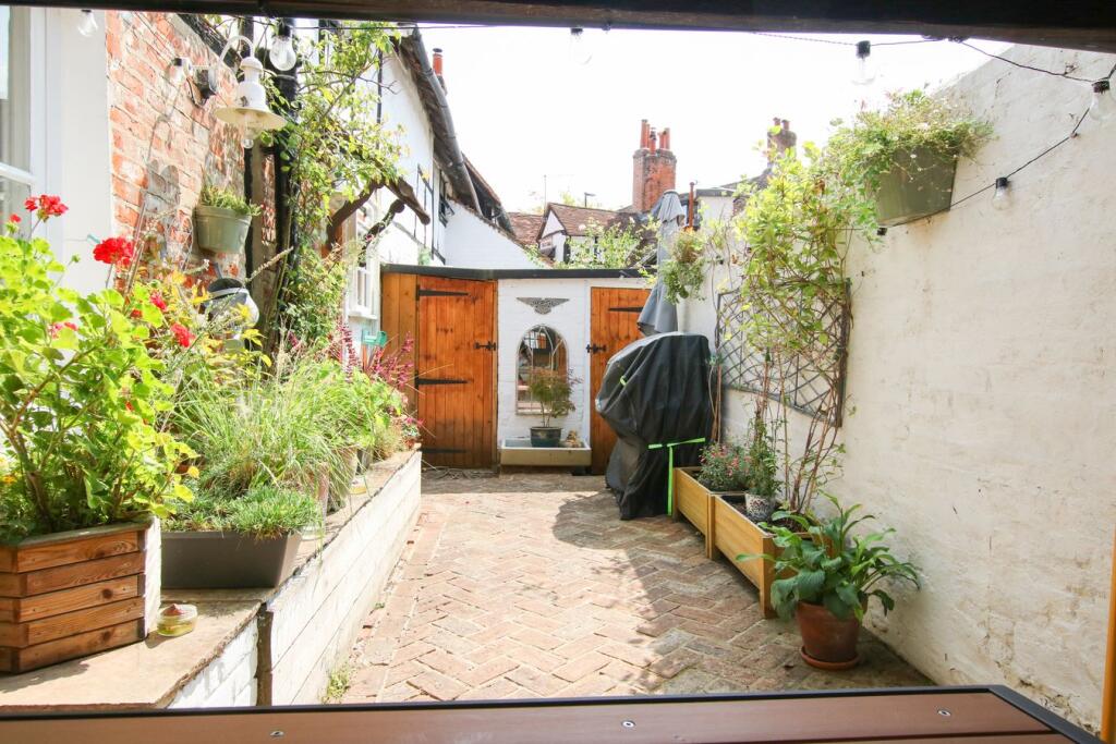 Main image of property: Milton Road, Wokingham, RG40