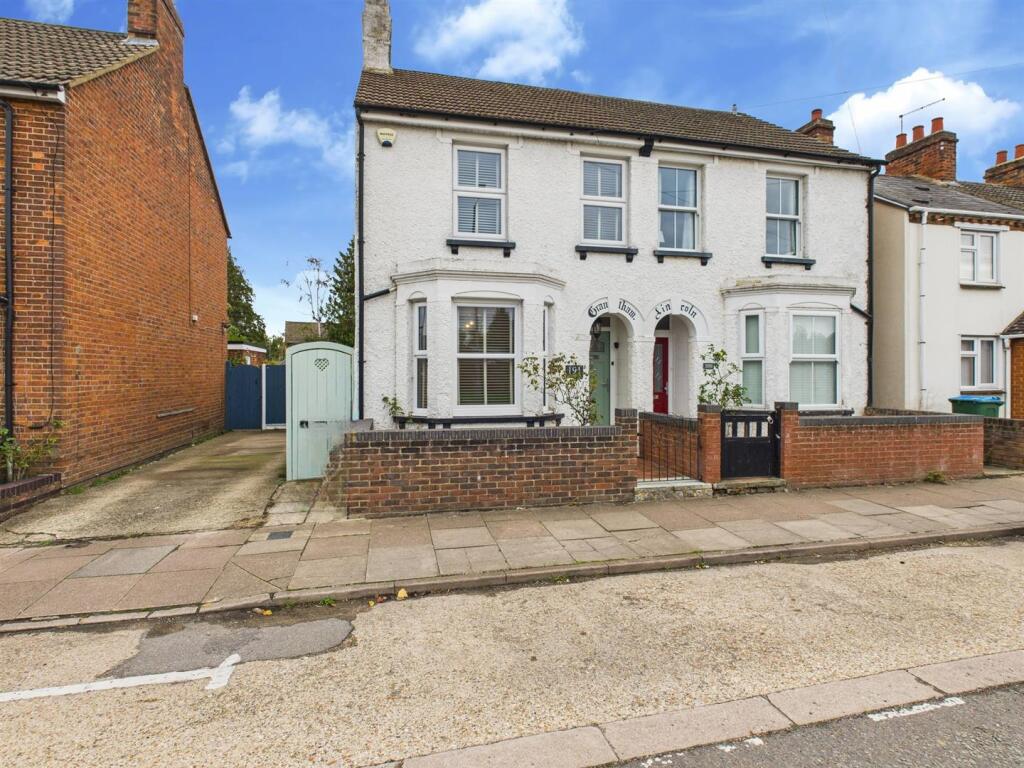 Main image of property: Buckingham Road, Aylesbury, Buckinghamshire