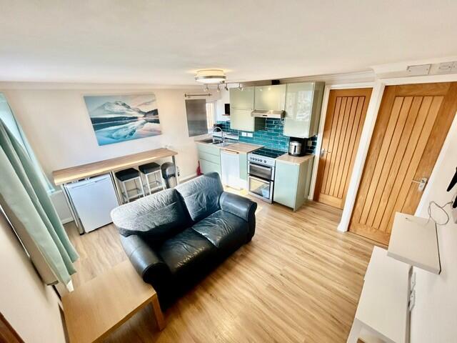 Apartment in Swindon, Eastcott, South Swindon - View 5