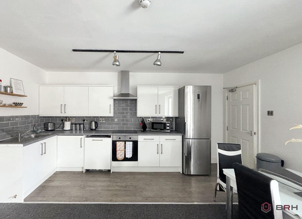 Apartment in Hull, Stepney - View 2