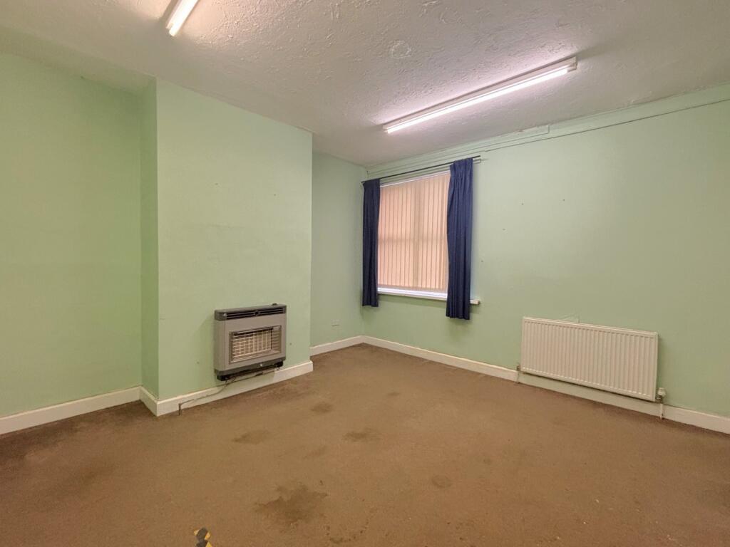 Blackstone Avenue, Bradford, West Yorkshire, BD12 - View 5