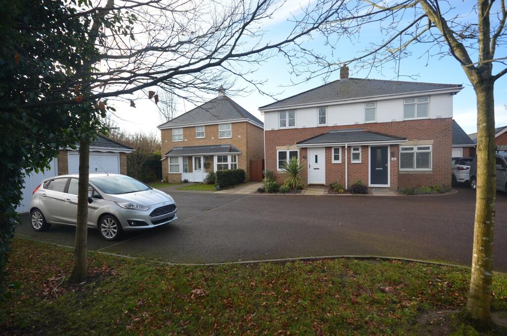 3-bed semi-detached on Stilemans Wood, Cressing, Braintree, £325,000