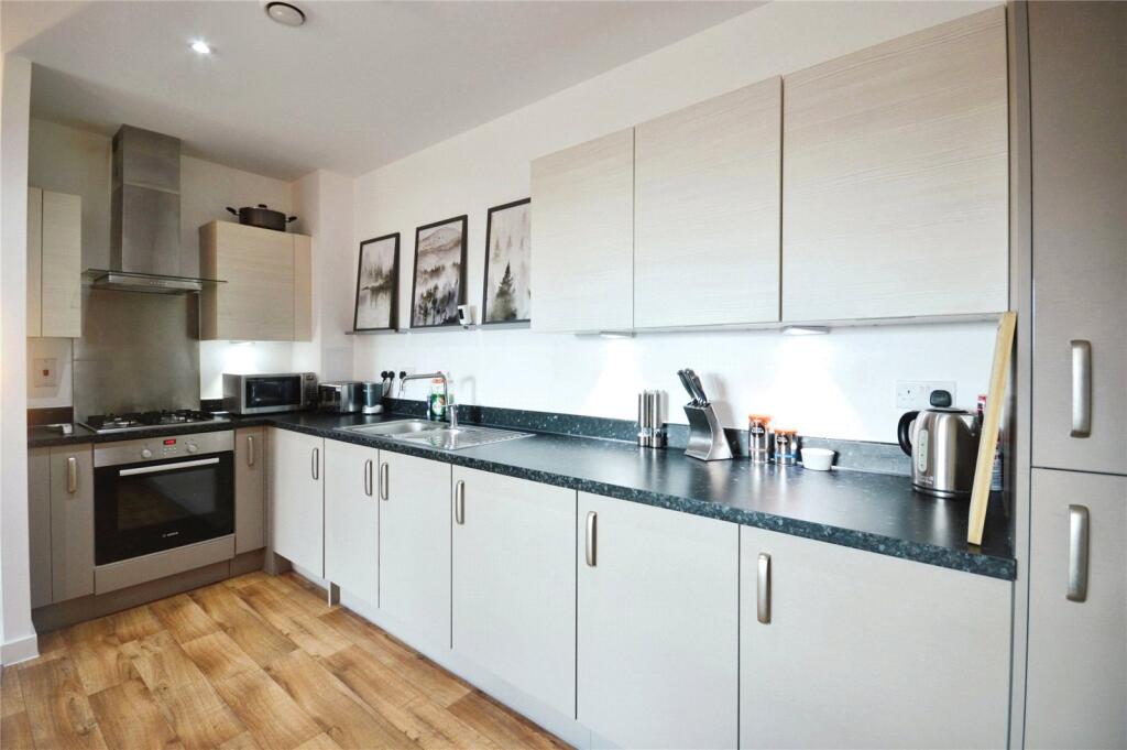 Royal Anglian Way, DAGENHAM, Essex, RM8 photo 4