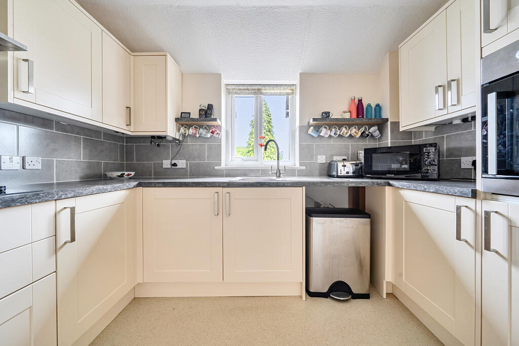 Apartment in Swindon - View 5