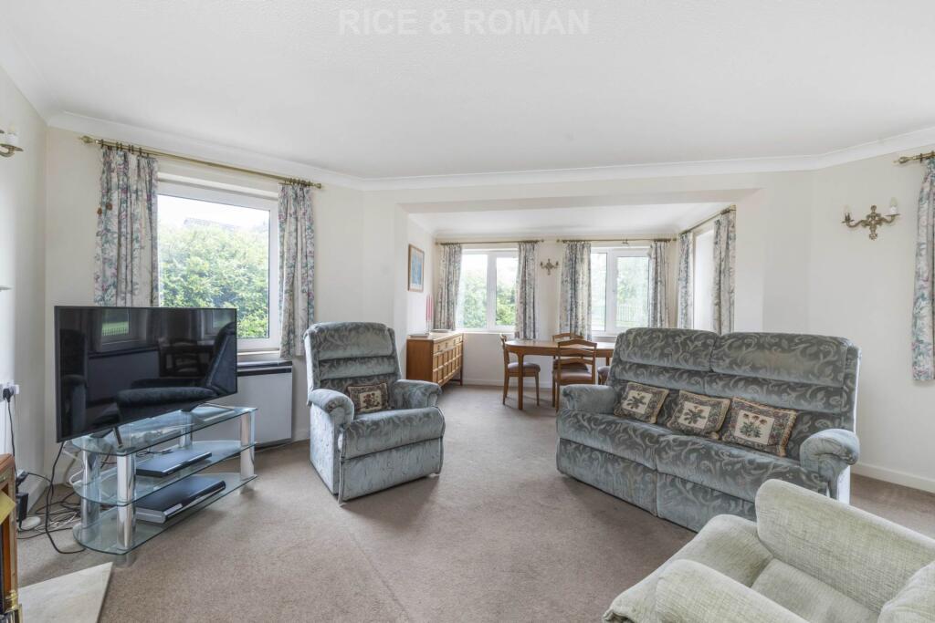 2-bed other on Salisbury Road, Worcester Park, £215,000