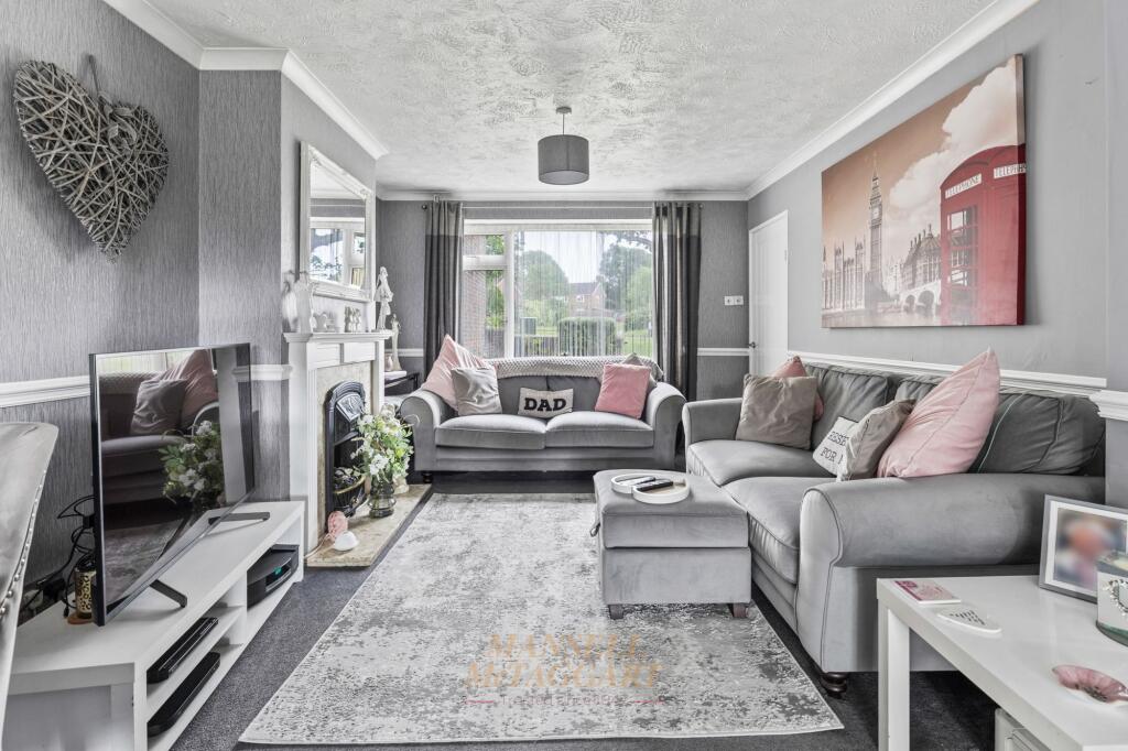 House in Crawley, Gossops Green - View 4