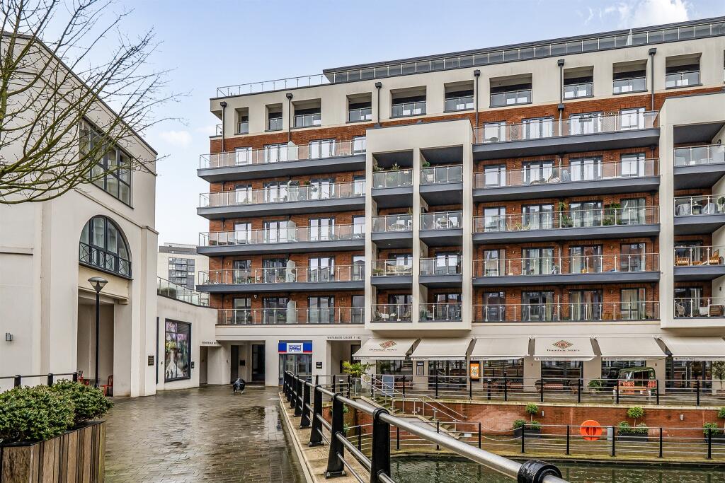 2-bed flat on The Colonnade, Maidenhead, £425,000
