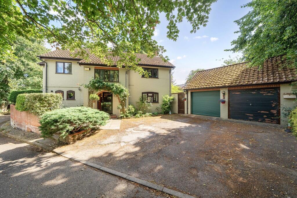 4-bed detached on Bracondale, Norwich, £575,000