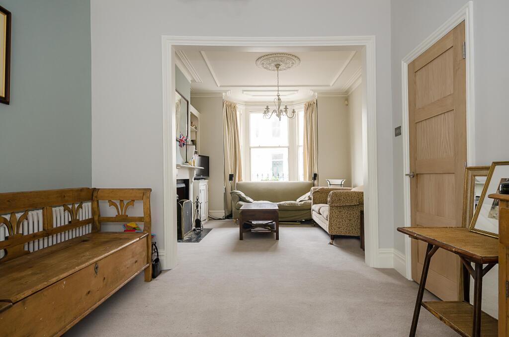 5 bedroom terraced house for rent