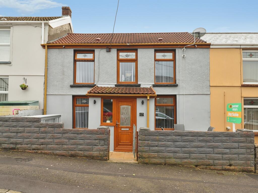 Main image of property: High Street, Gilfach Goch, Porth
