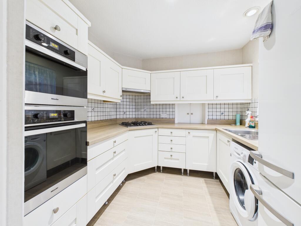 Gisborne Close, Mickleover photo 4