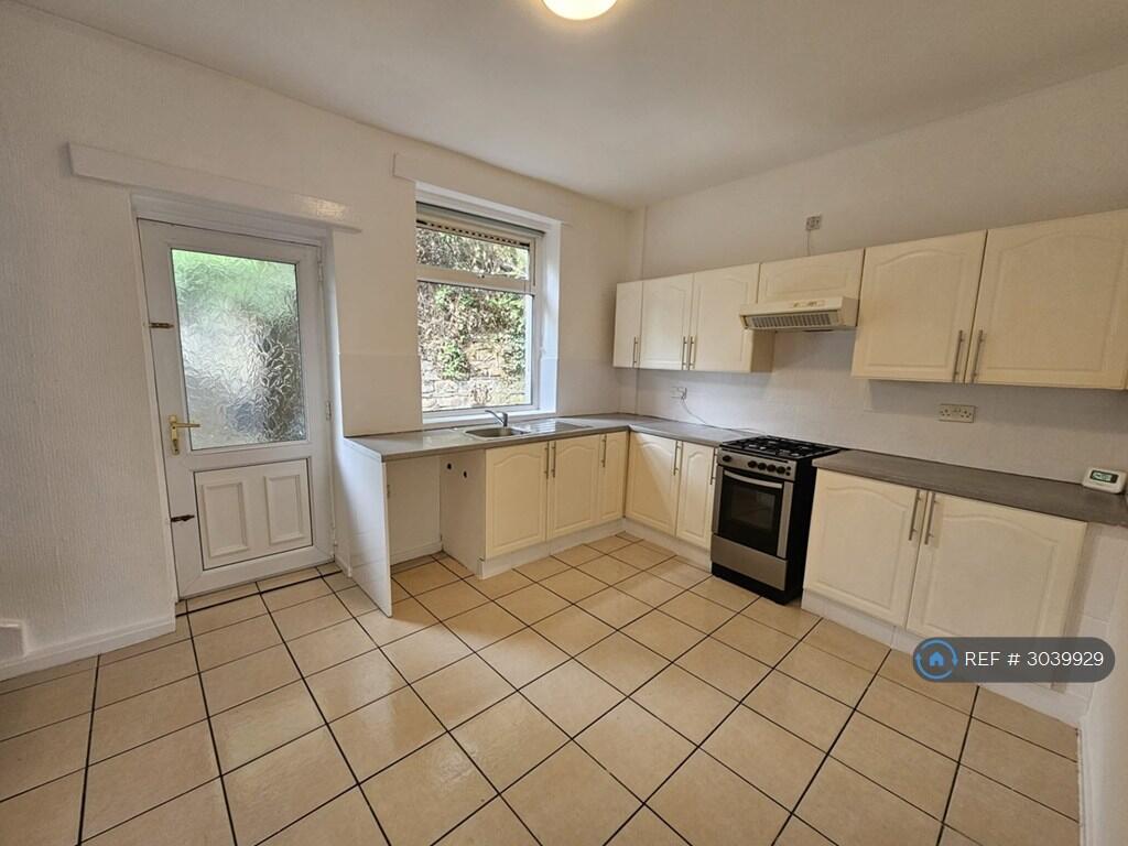 House in Oldham - View 3