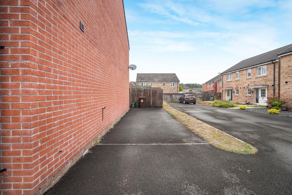 House in Caerphilly - View 4