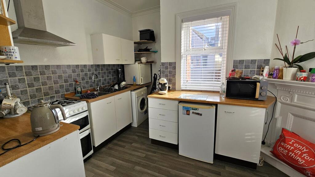 Apartment in Bournemouth - More