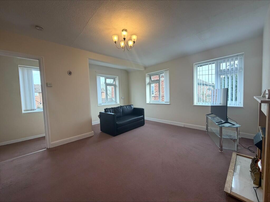 Grove Avenue, Lostock Gralam, Northwich photo 2