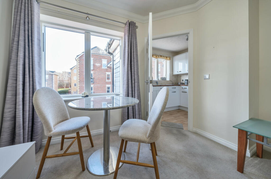 Apartment in East Hertfordshire, Bishop's Stortford - View 4