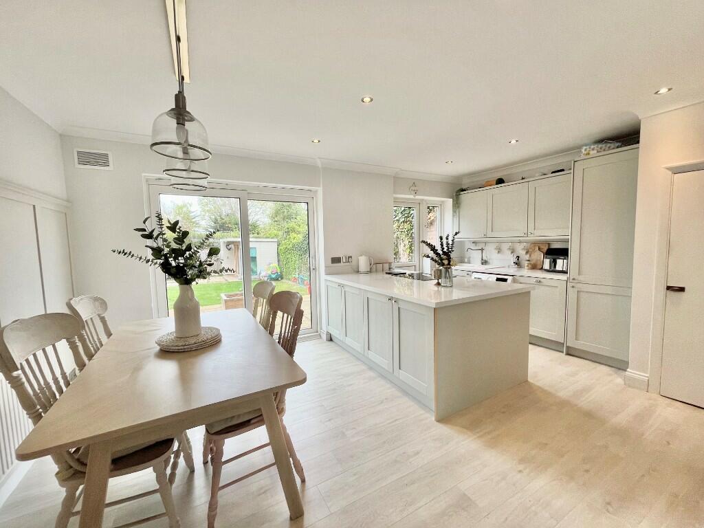 Broad Oak Way, Rayleigh, SS6 photo 2