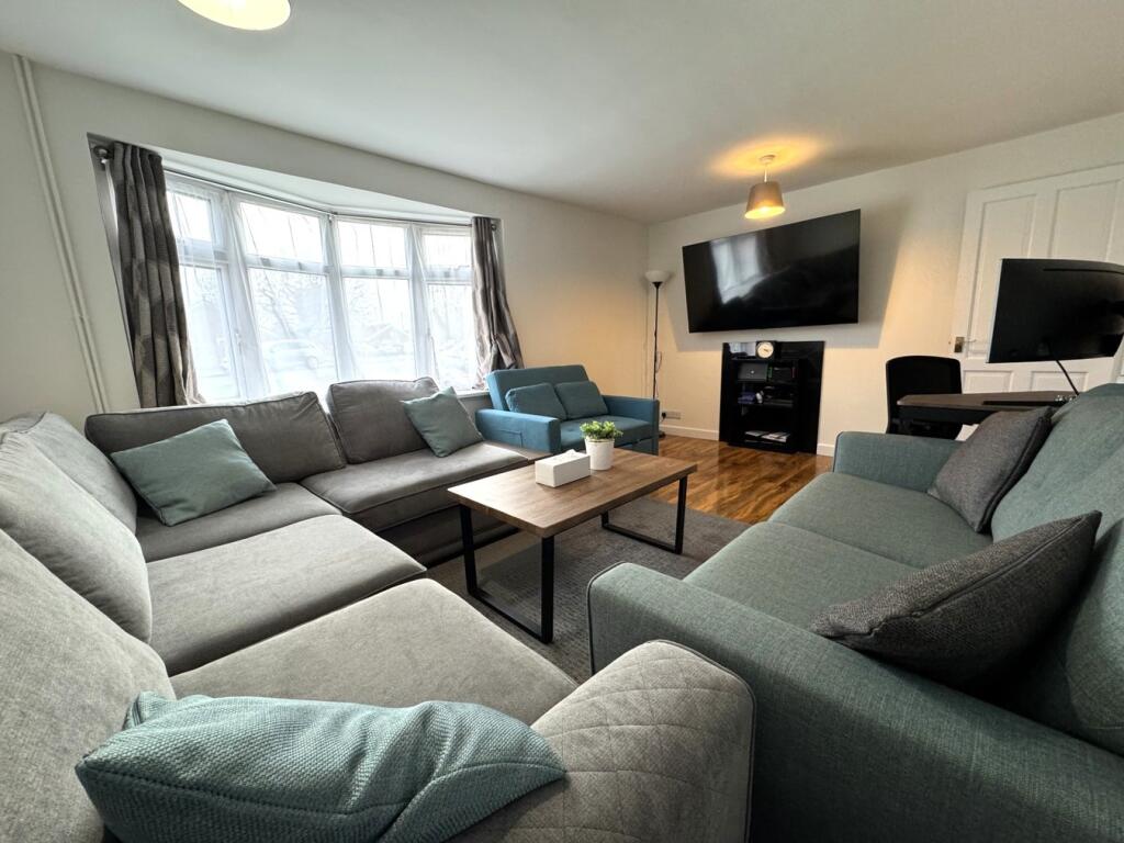 The Grange, Burton-on-Trent, DE14 photo 3