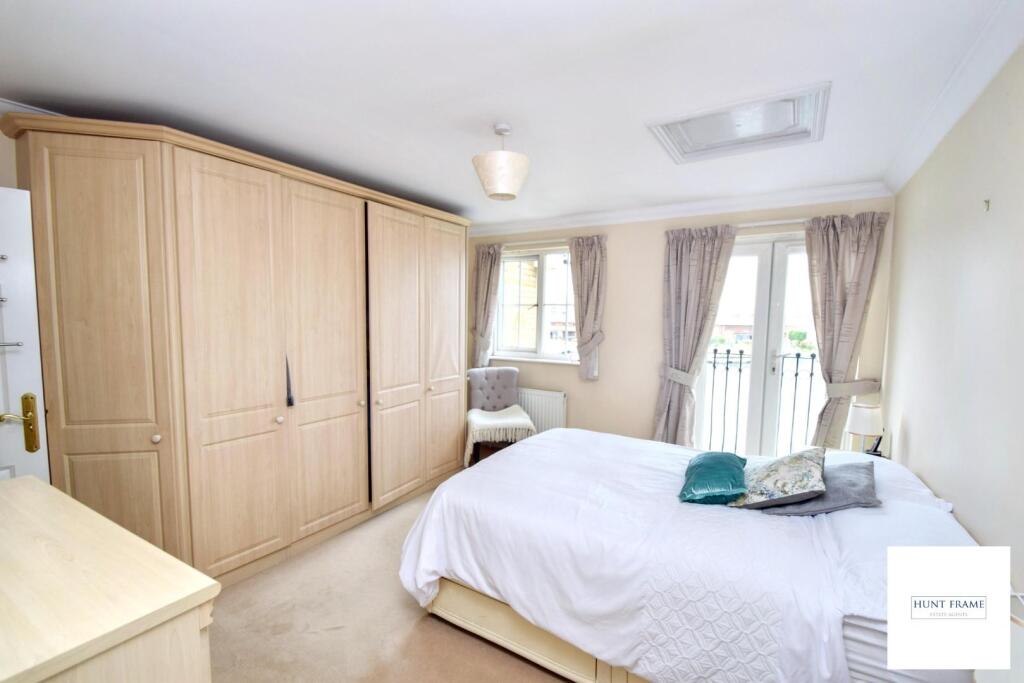 Apartment in Eastbourne, East Sussex - View 4