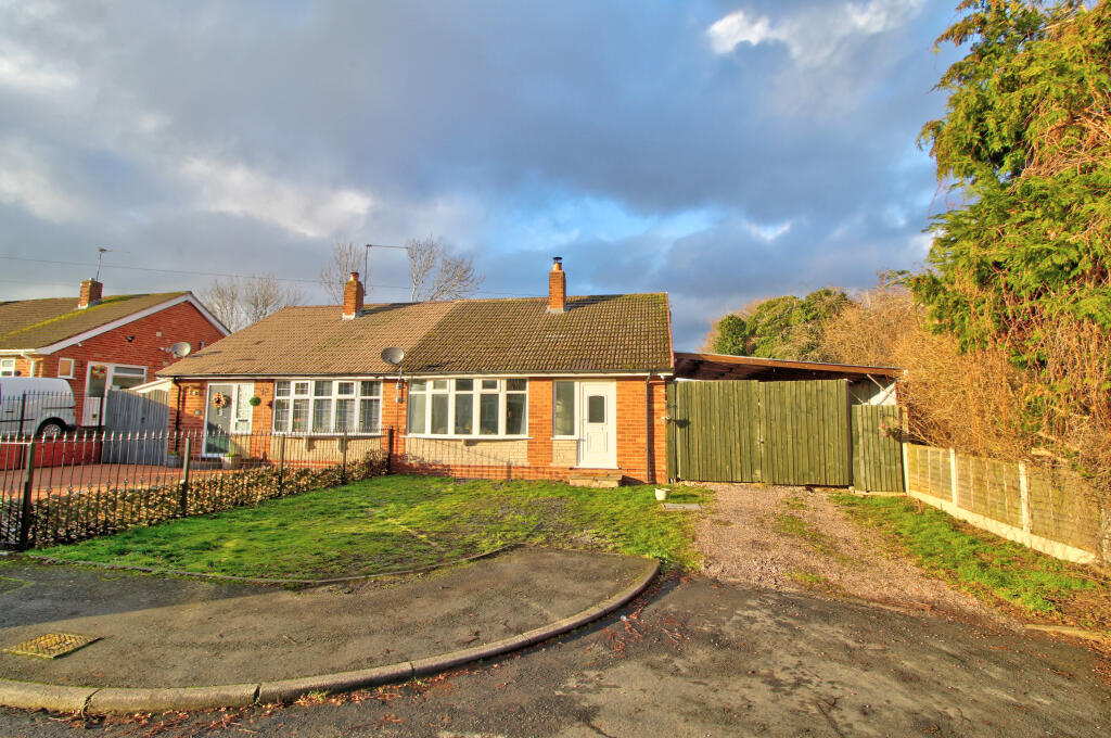 2-bed bungalow on Belvedere Close, Kingswinford, DY6, £260,000