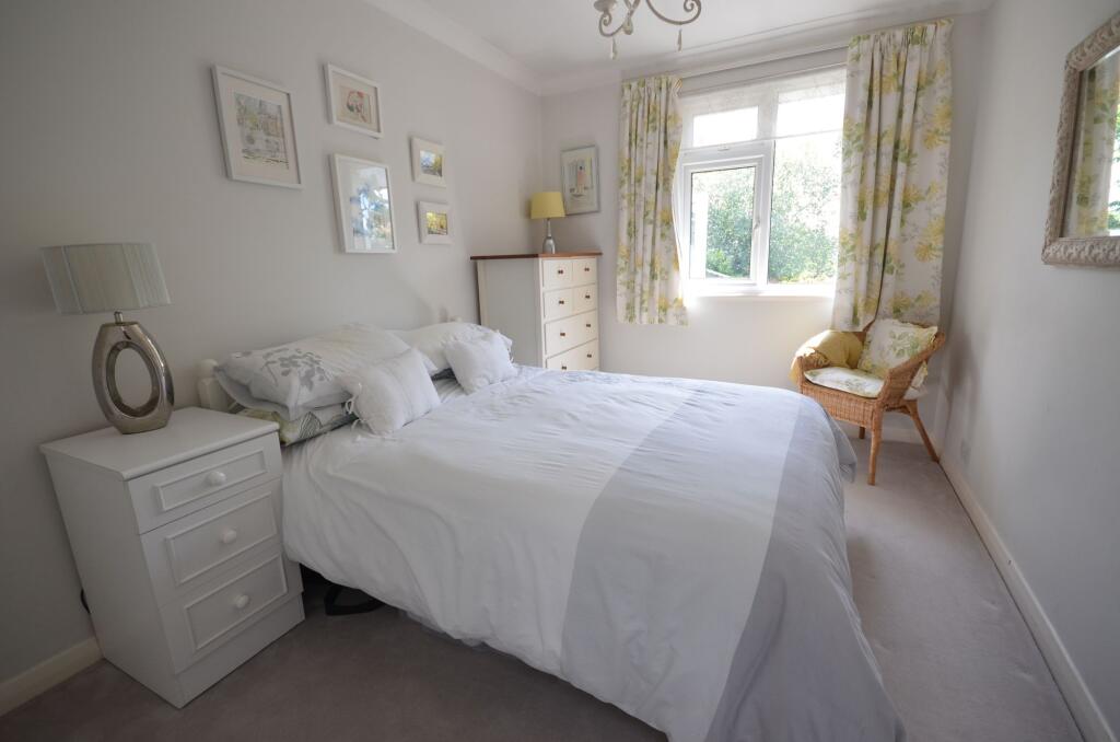 Copse Avenue, Farnham, GU9 - View 5
